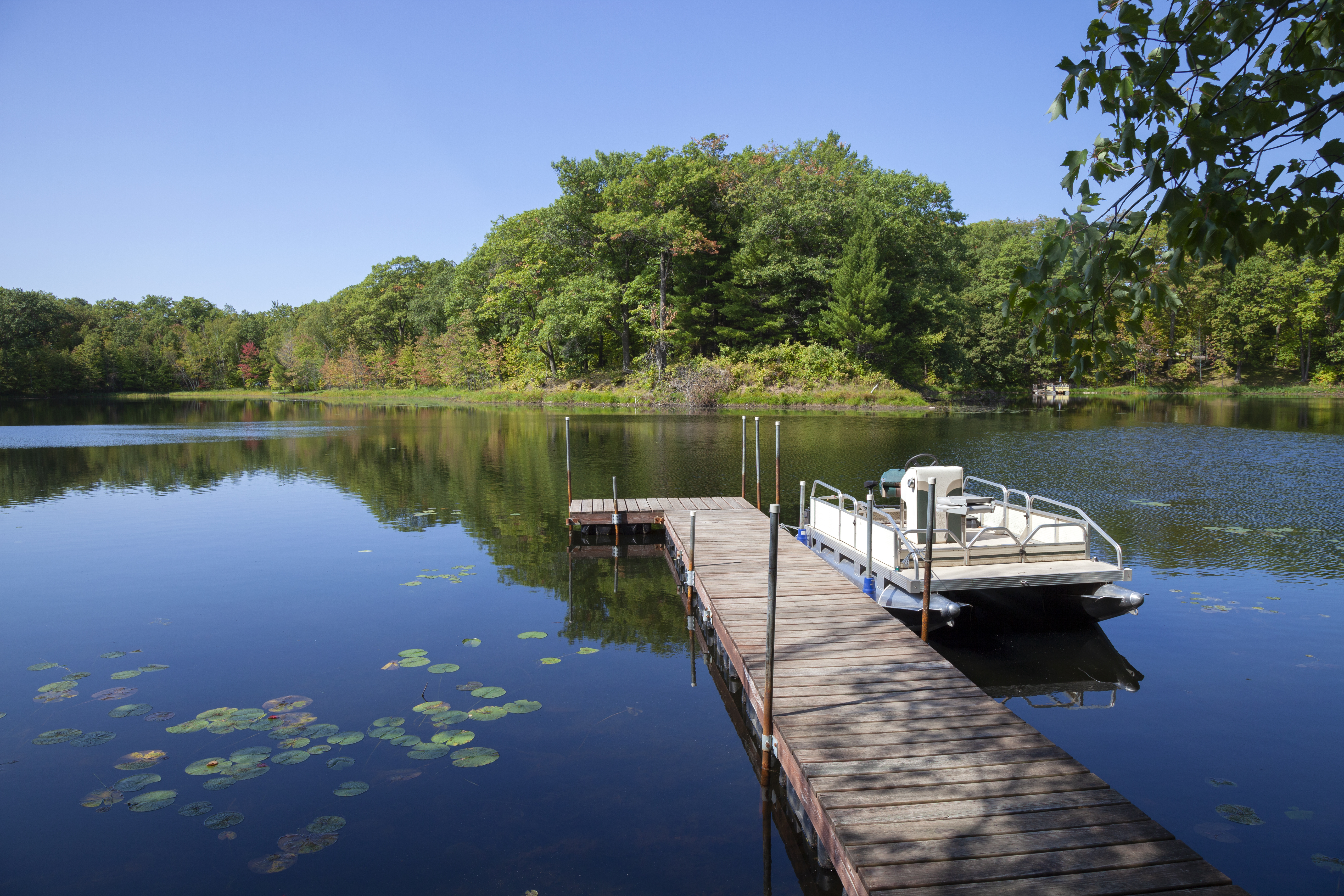 Expanded dock layout with increased waterfront access